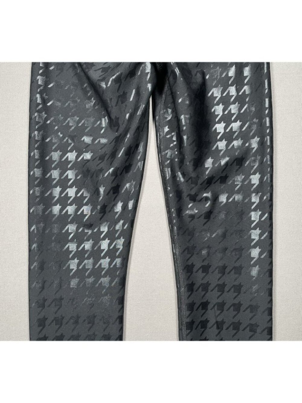 Peloton High Rise Black Shiny Houndstooth Foil Legging - Women Size Small - Picture 11 of 16